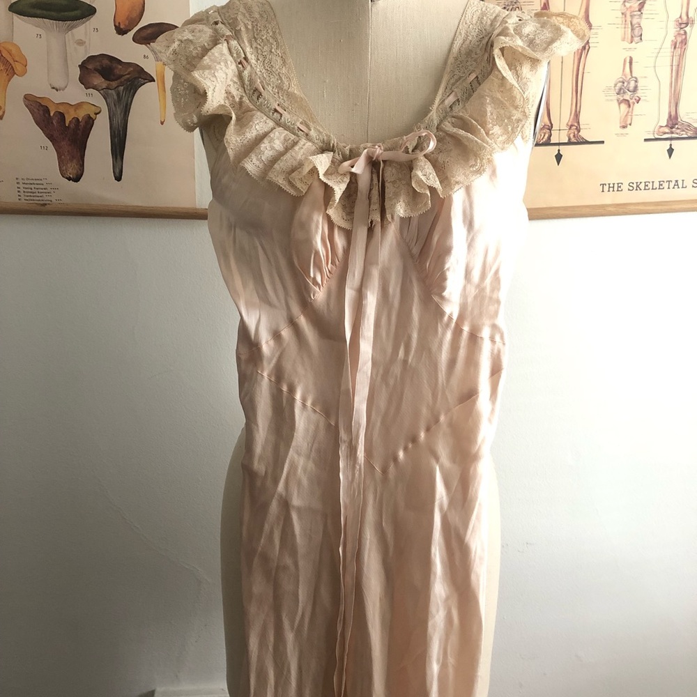 Authentic vintage 100% silk Victorian gown/dress